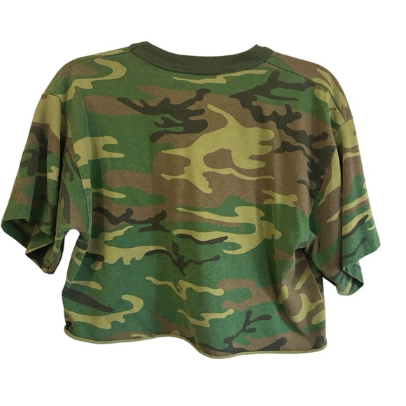 ✨bundle for $3✨camo crop top - Picture 6 of 6